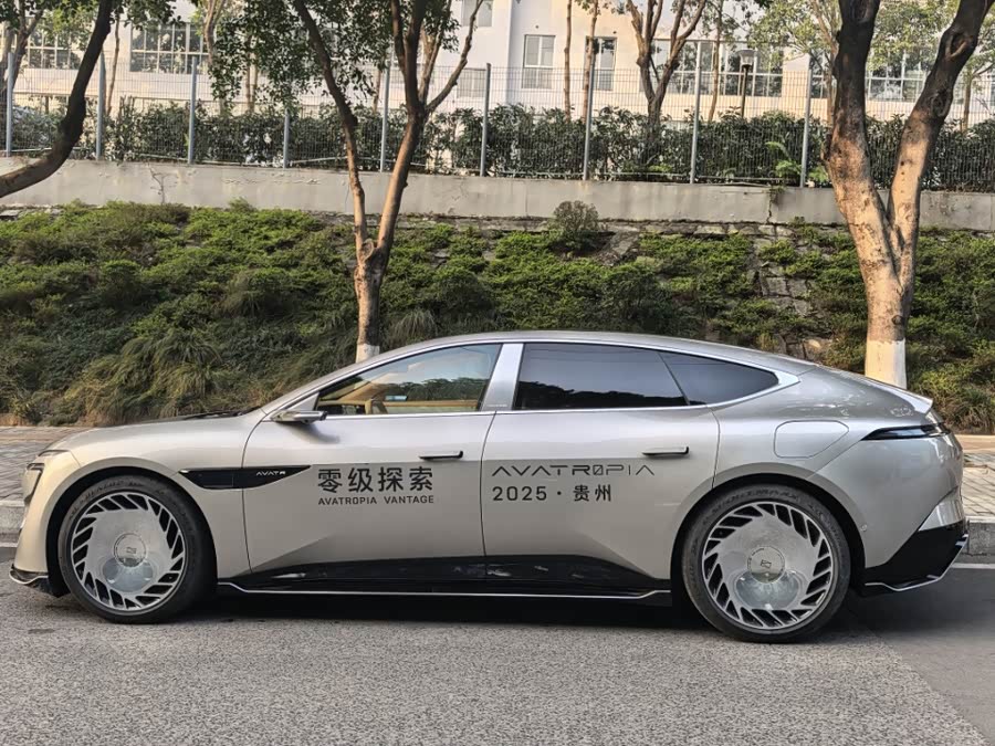 Avatr 12 2025 immagine di auto #10