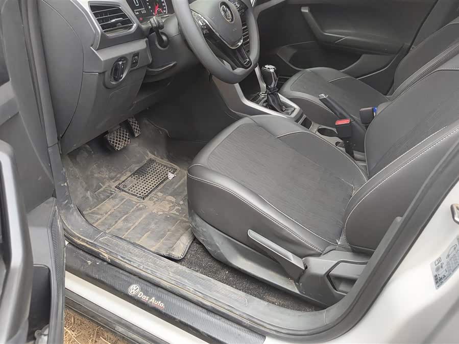 Volkswagen T-Cross 2020 car image #10