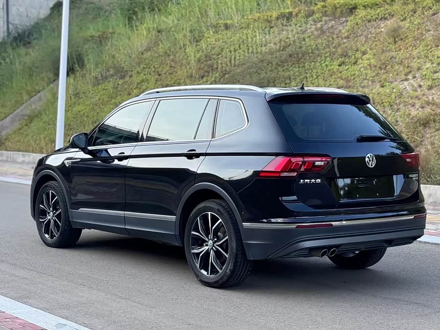 Volkswagen Tiguan L 2018 car image #10