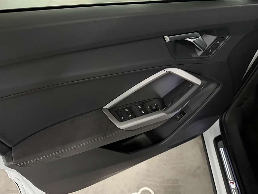 Audi Q3 2023 car image #10