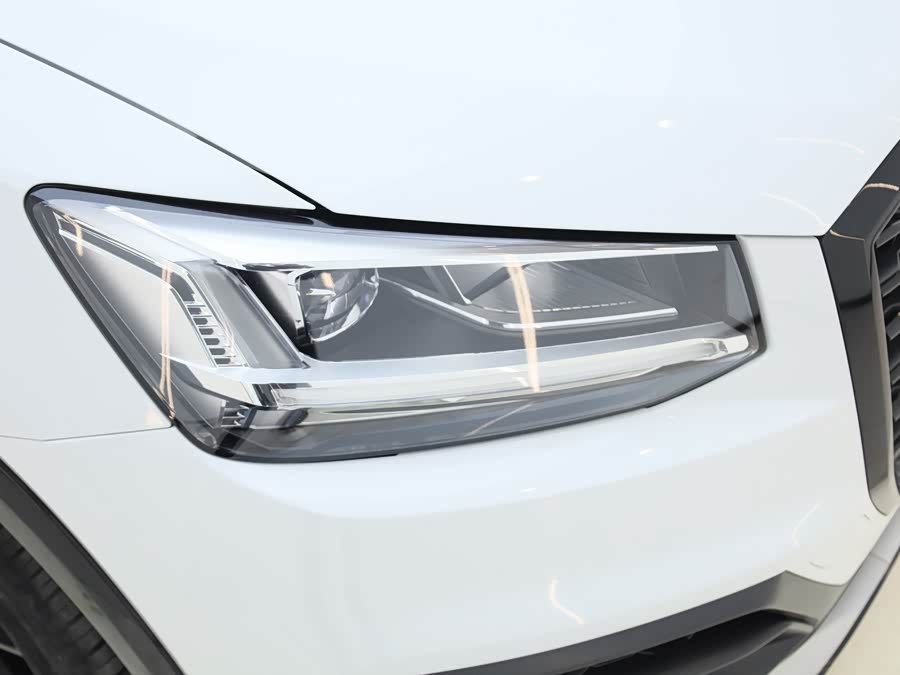 Audi Q2L 2021 car image #10