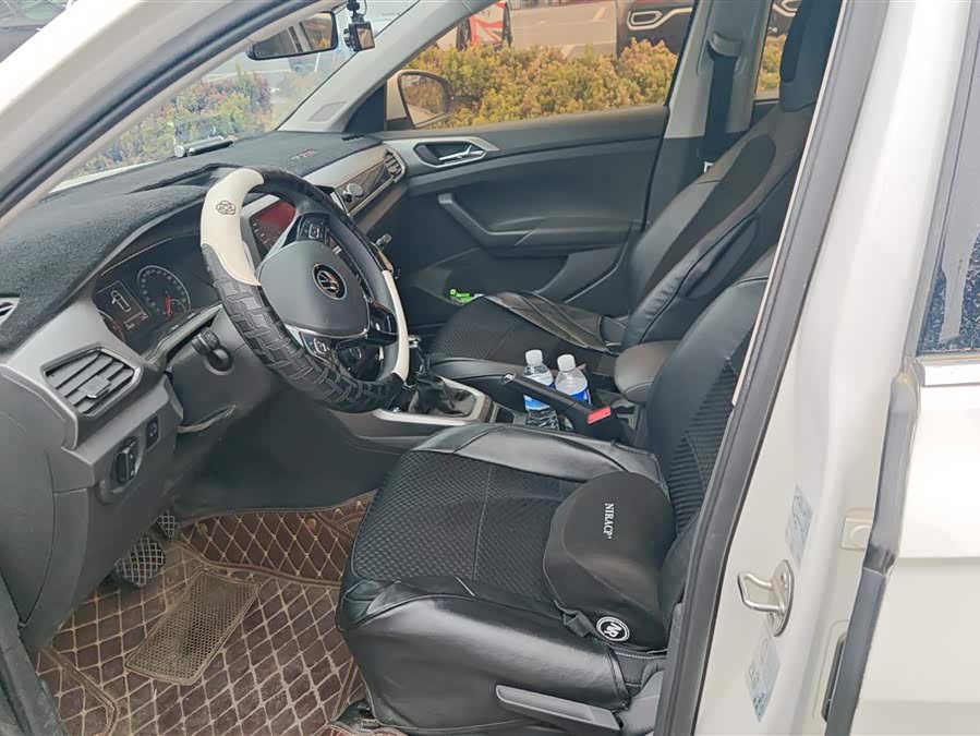 Volkswagen T-Cross 2021 car image #10