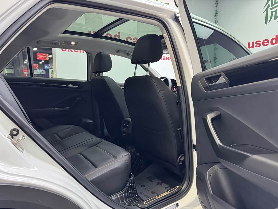 Volkswagen T-Roc 2021 car image #10