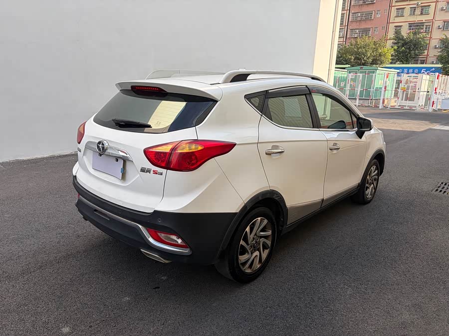 JAC 2015 car image #10
