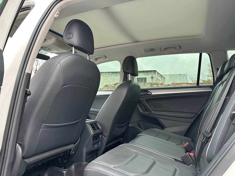 Volkswagen Tiguan L 2017 car image #10
