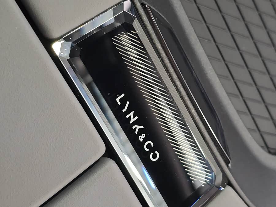 Lynk & Co 08 EM-P 2025 #10 Lynk & Co 08 EM-P 2025 car image #10