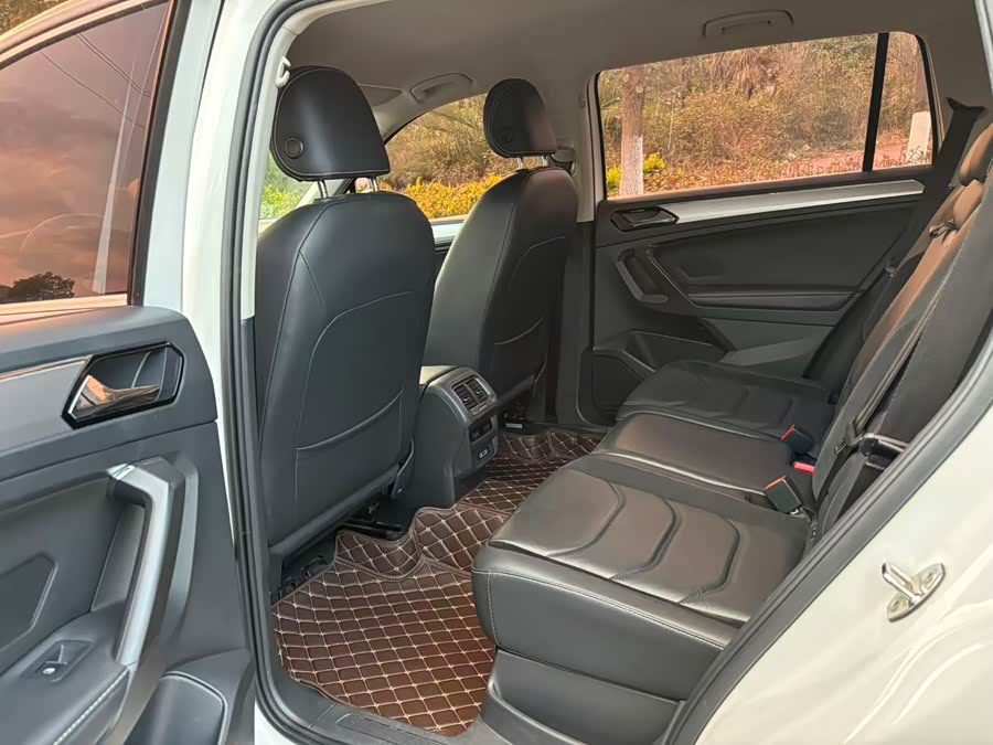 Volkswagen Tiguan L 2018 car image #10