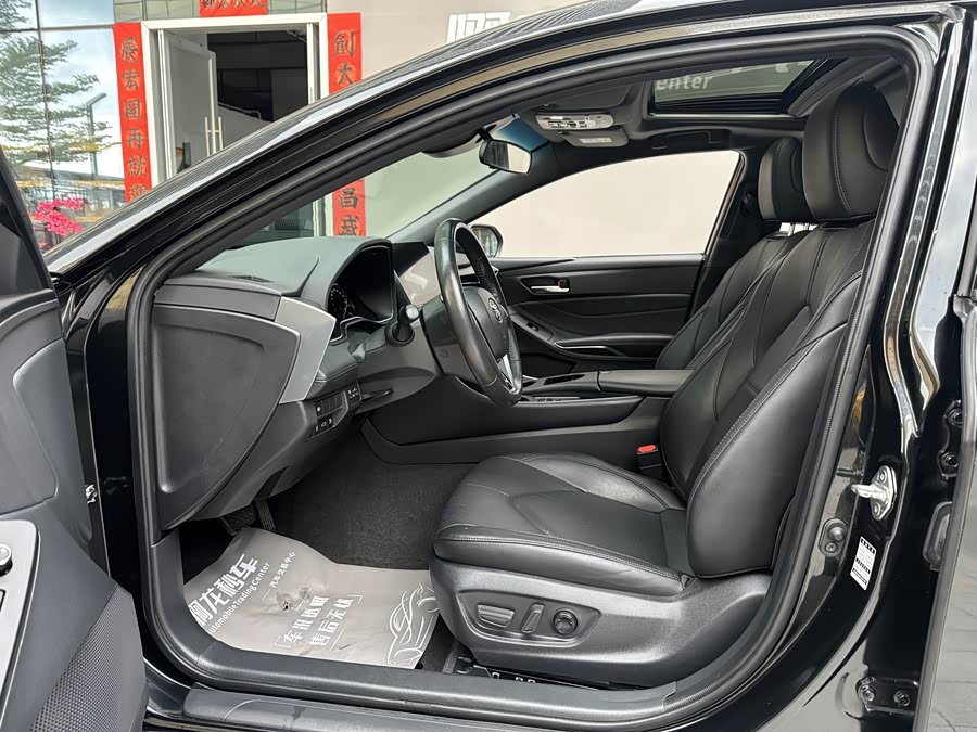 Toyota Avalon 2022 car image #10