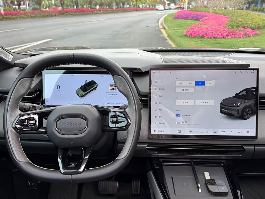 Lynk & Co 08 EM-P 2024 car image #10