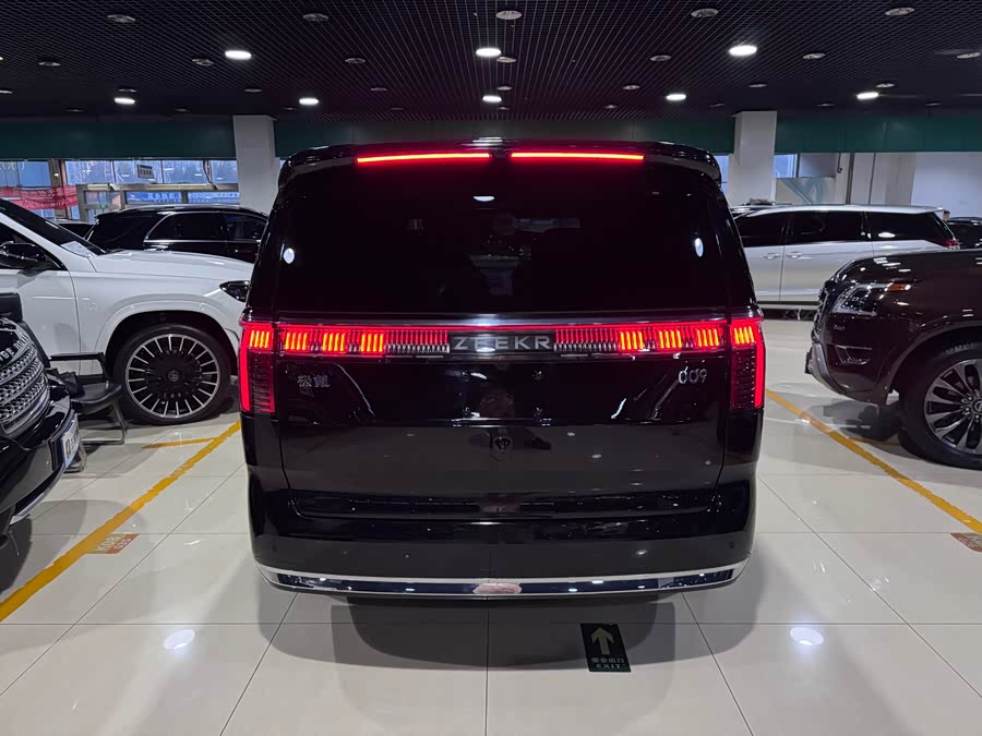 极氪 极氪009 2025 汽车图片 #10