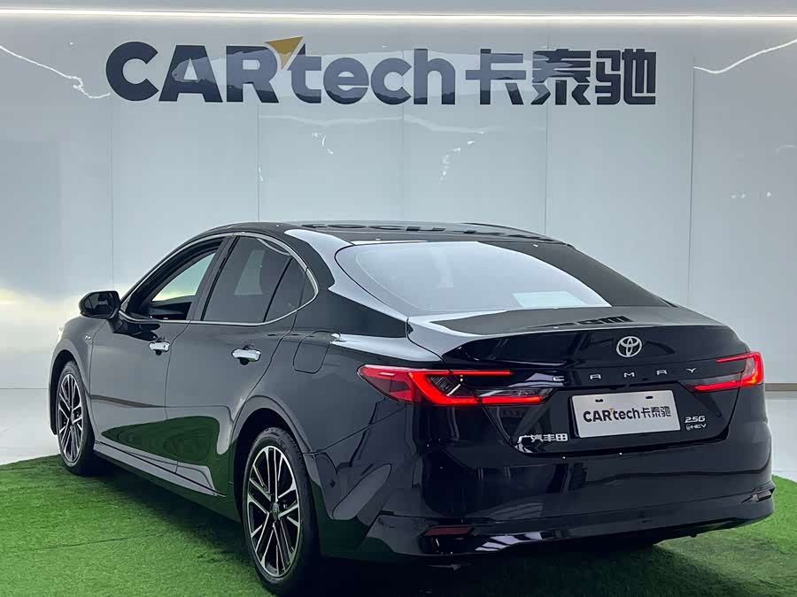 Toyota Camry 2025 car image #10