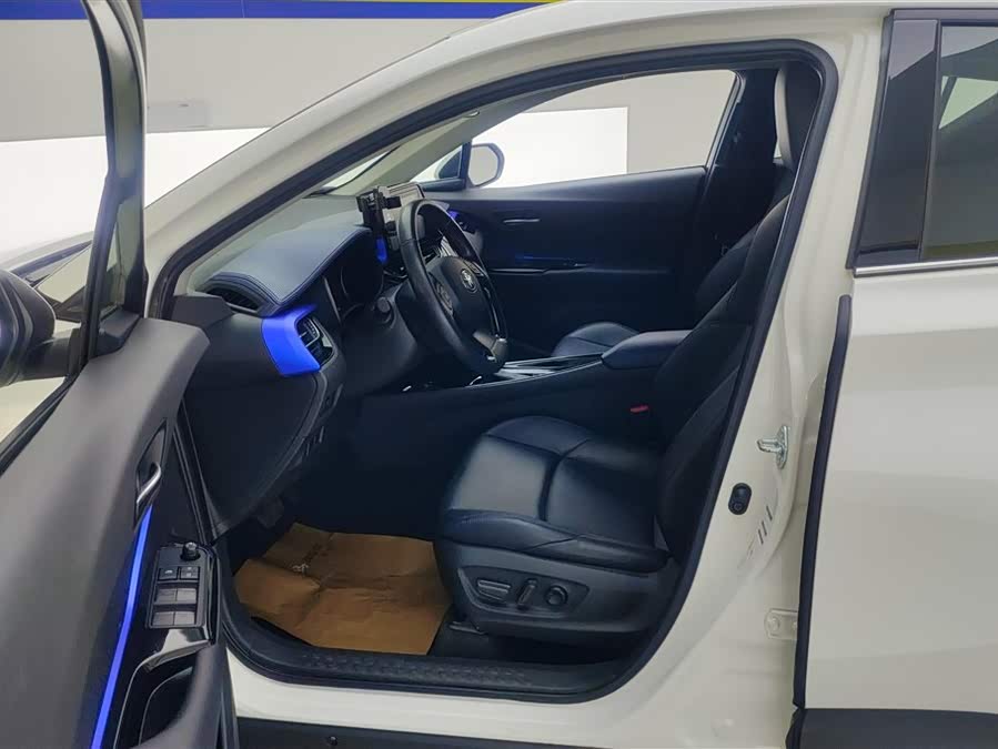 Toyota C-HR 2019 immagine di auto #10