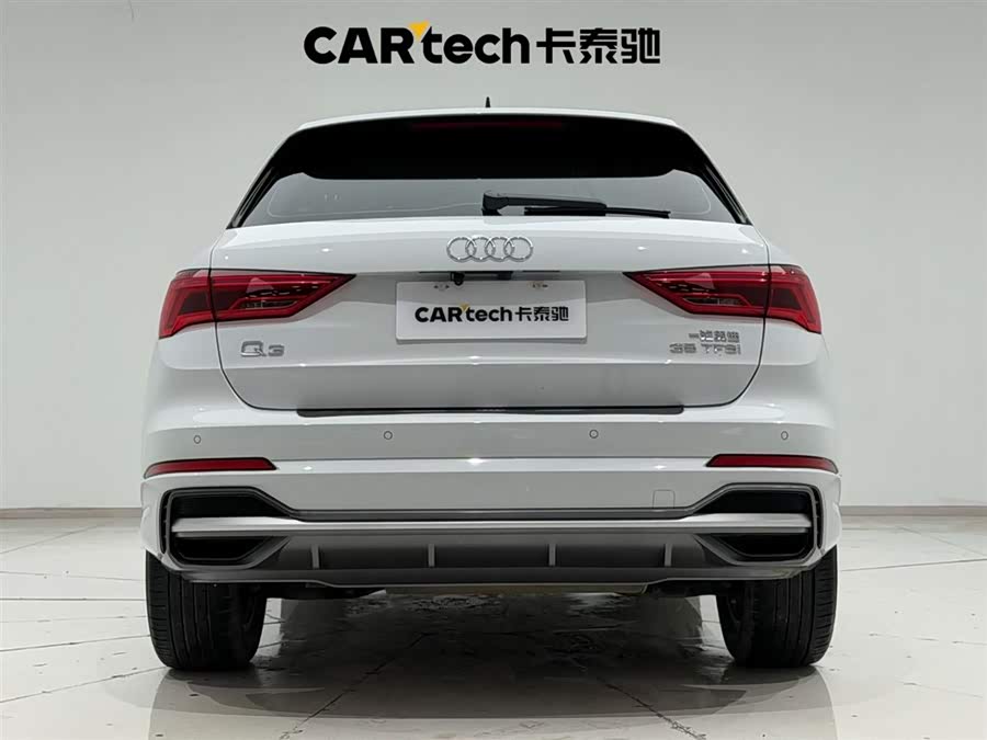 Audi Q3 2022 car image #10