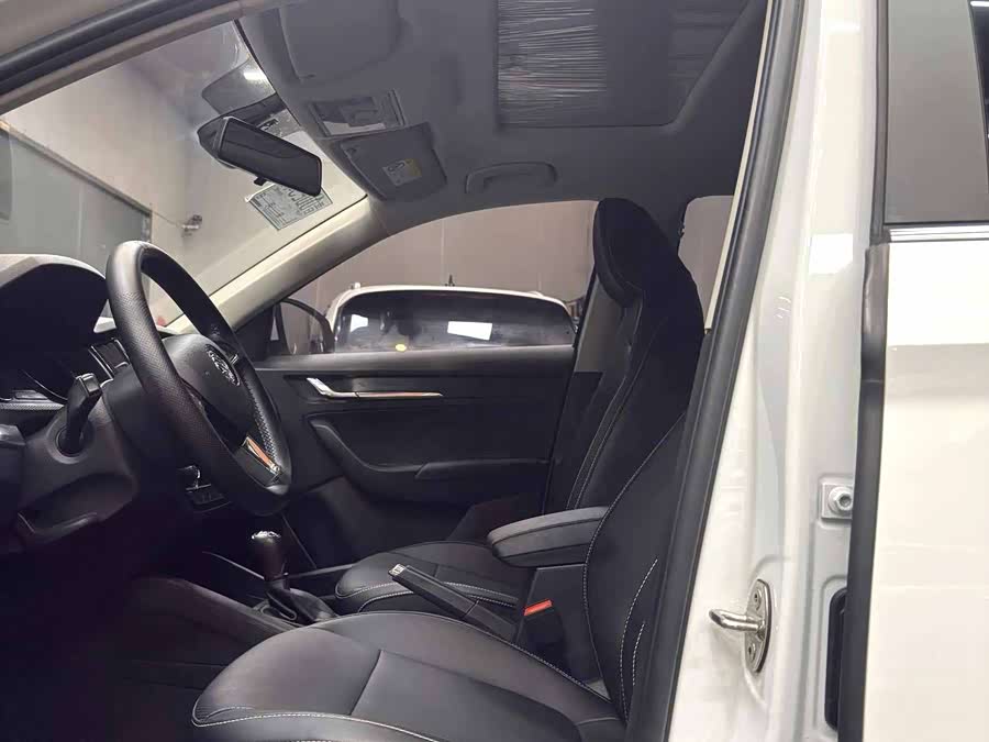 Skoda Kamiq 2023 #10 Skoda Kamiq 2023 car image #10