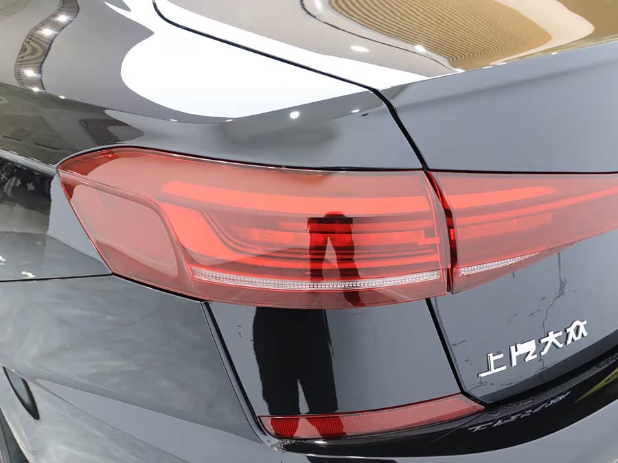 Volkswagen Passat 2025 car image #10