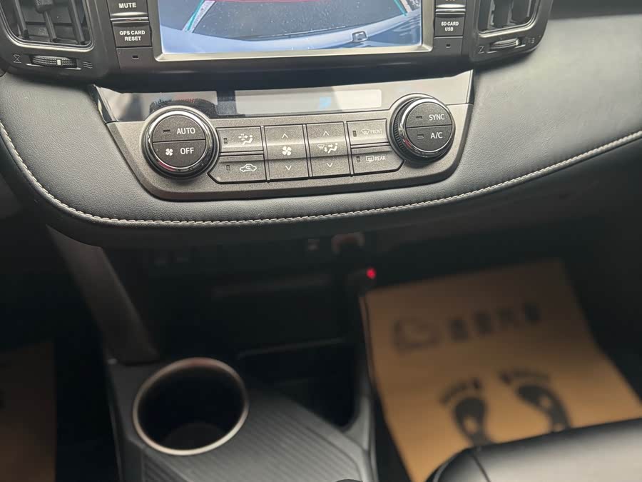 Toyota RAV4 2015 car image #10