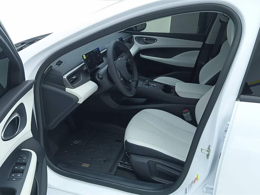 BYD Seal 05 DM-i 2025 immagine di auto #10