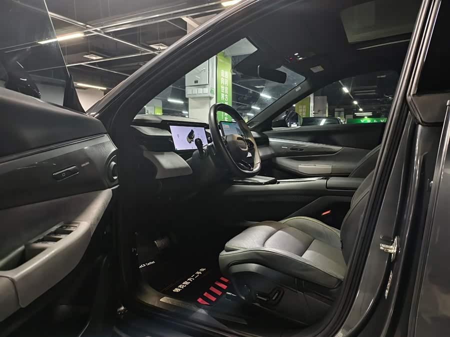 Lynk & Co 08 EM-P 2024 car image #10