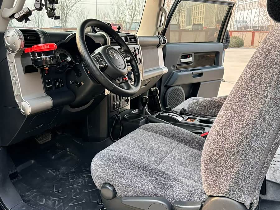 Toyota FJ Cruiser 2015 car image #10