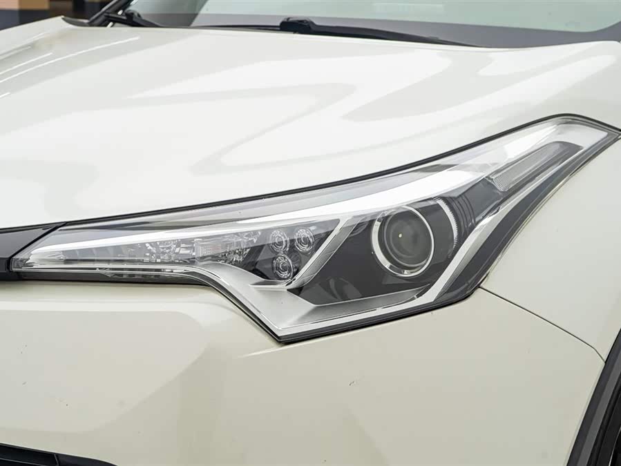 Toyota C-HR 2021 car image #10