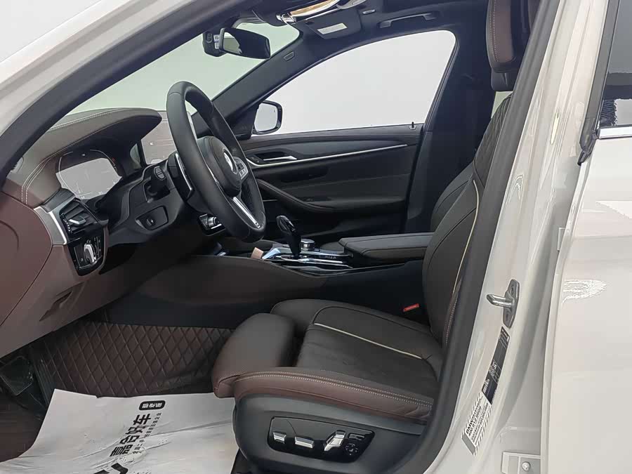 BMW 5 Series 2024 car image #10