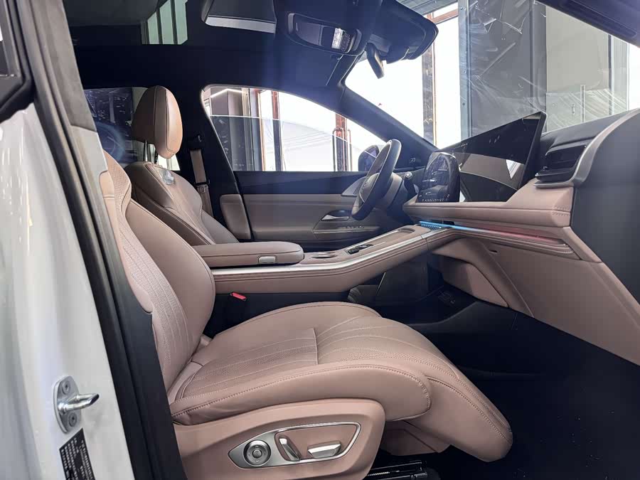 Xpeng G9 2025 car image #10