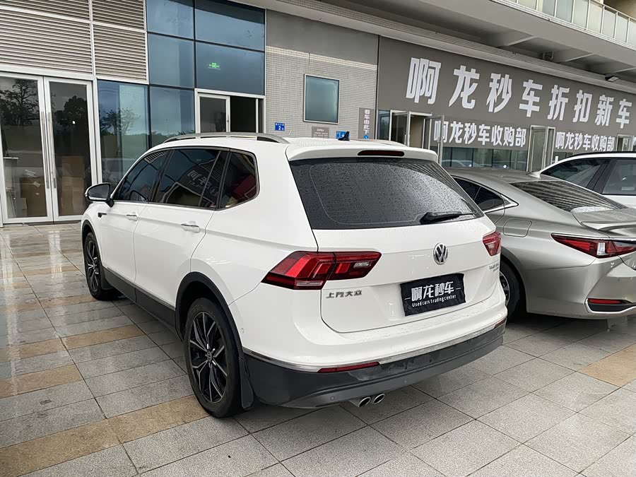 Volkswagen Tiguan L 2020 immagine di auto #10