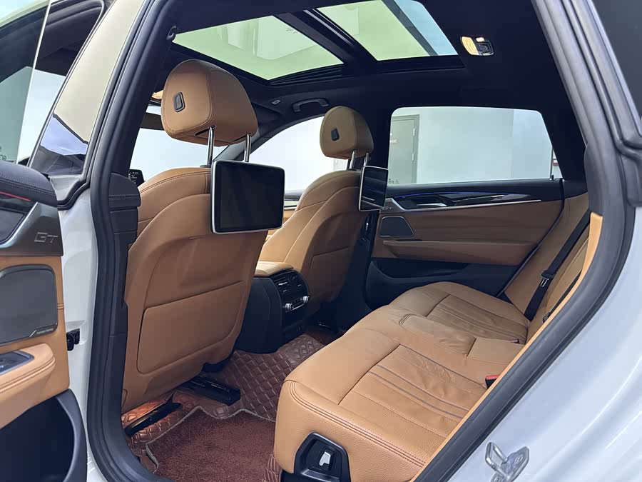 BMW 6 Series GT 2022 immagine di auto #10