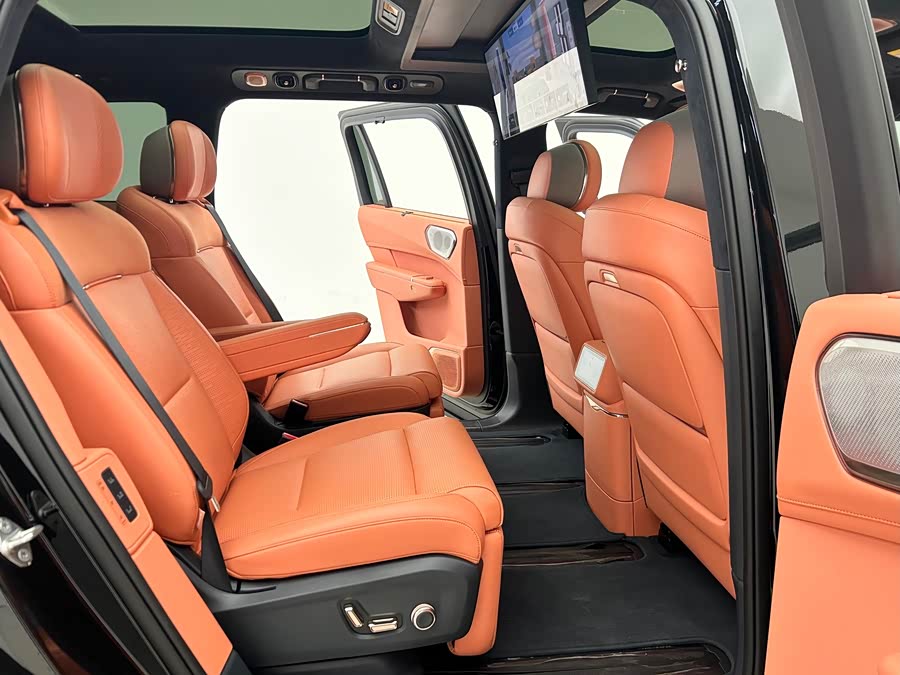 Lynk & Co 900 2025 car image #10