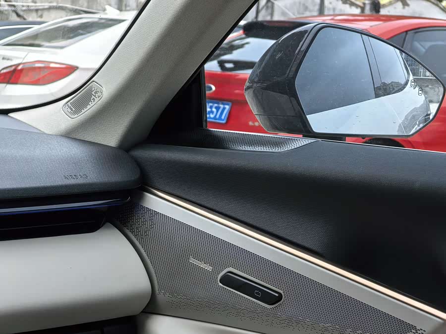 Lynk & Co 08 EM-P 2023 car image #10