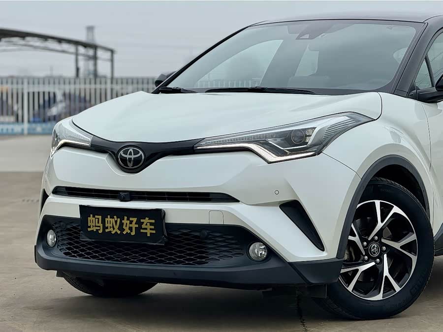 Toyota C-HR 2018 #10 Toyota C-HR 2018 car image #10