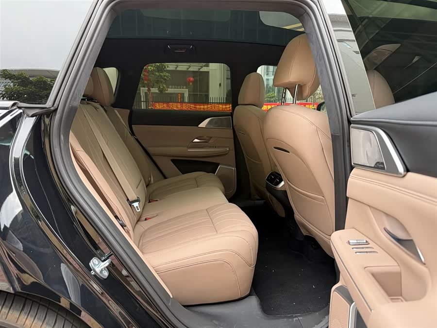 Xpeng G9 2025 صورة سيارة #10