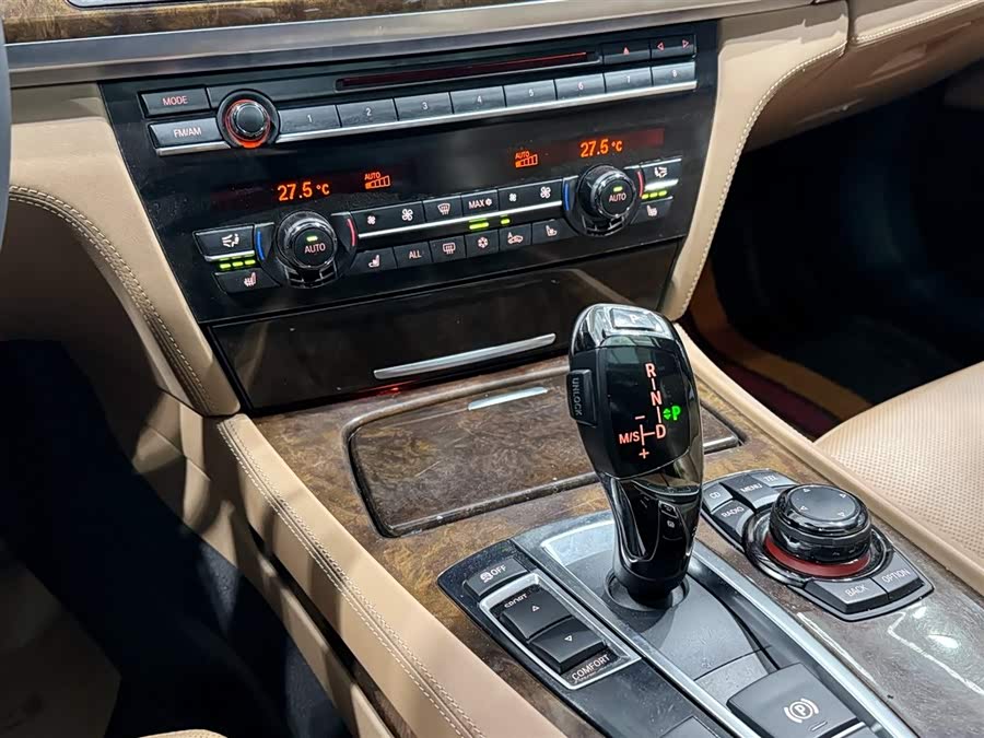 BMW 7 Series 2012 صورة سيارة #10