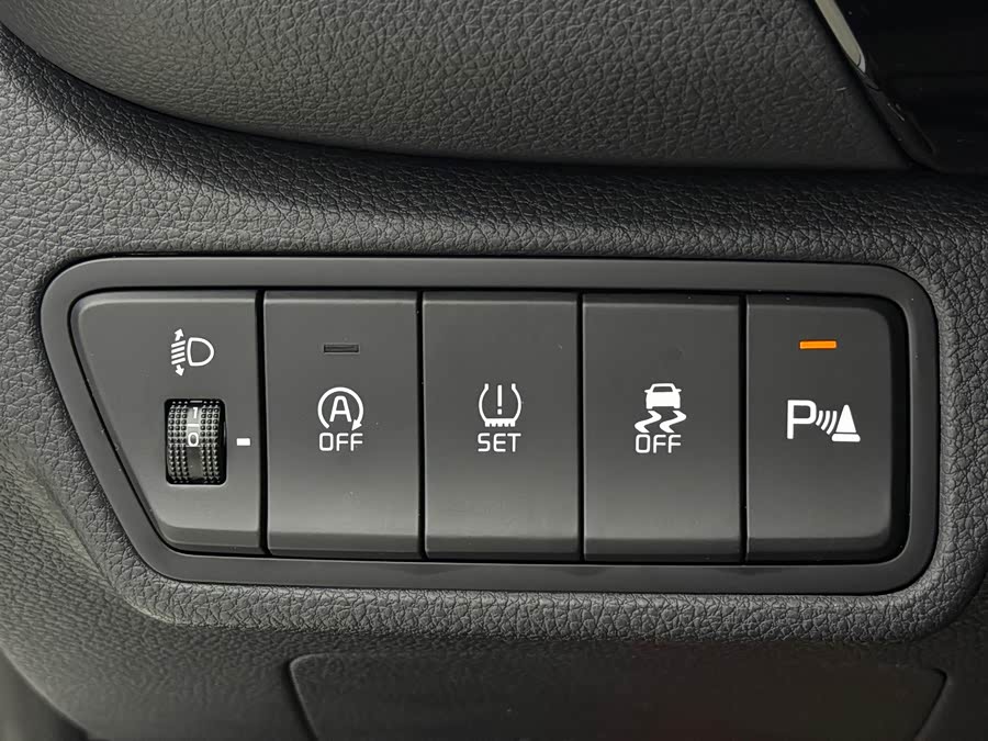 Kia Seltos 2023 imagen de coche #10