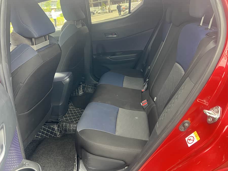 Toyota C-HR 2018 car image #10