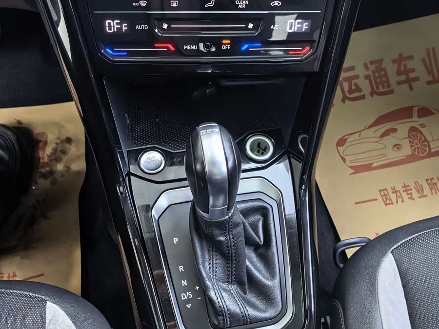 Volkswagen T-Roc 2023 car image #10
