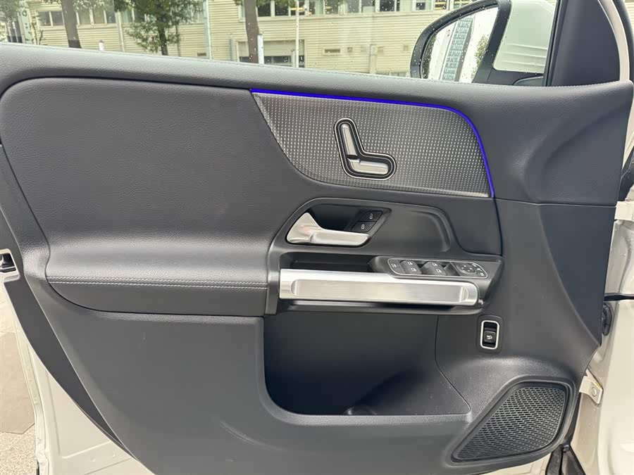 Mercedes-Benz GLB Class 2023 immagine di auto #10