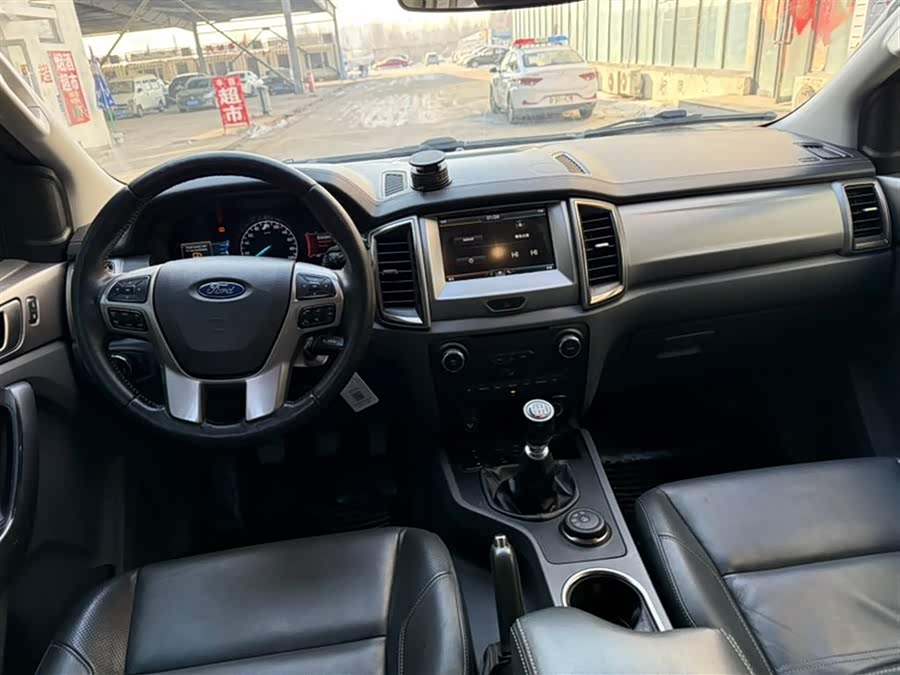 Ford Everest 2016 immagine di auto #10