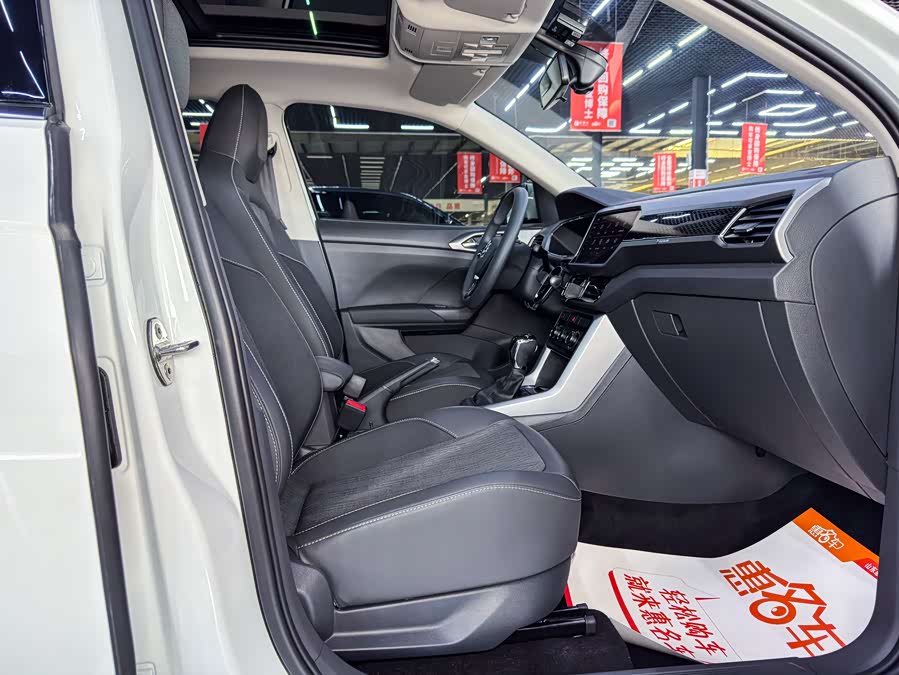 Volkswagen T-Cross 2024 car image #10