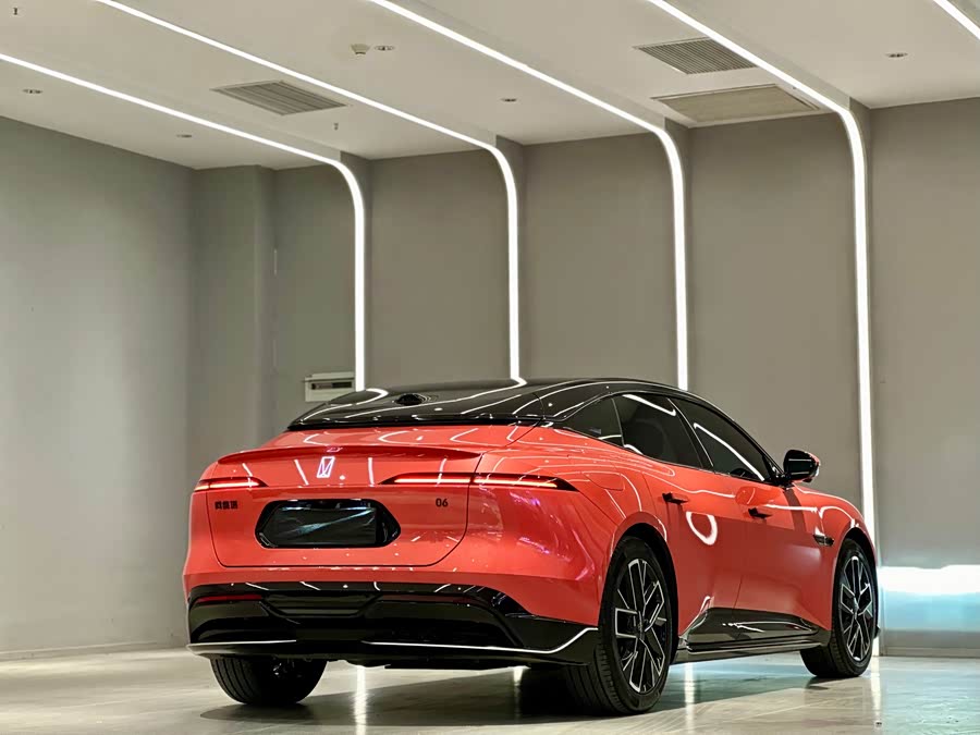 Avatr 06 2025 car image #10