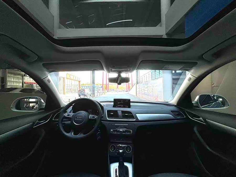 Audi Q3 2019 immagine di auto #10