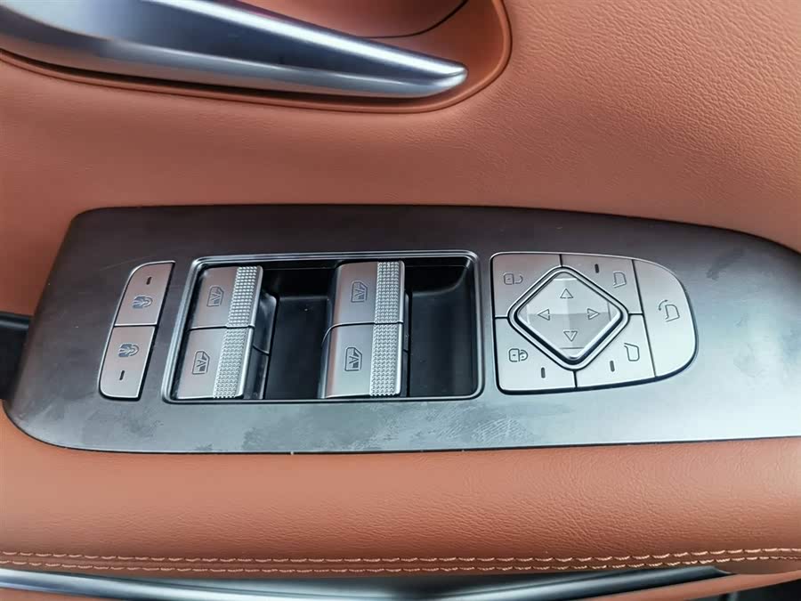 BYD Tang L 2025 immagine di auto #10