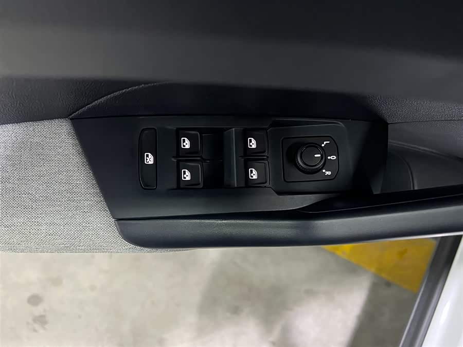 Volkswagen Tharu 2025 car image #10