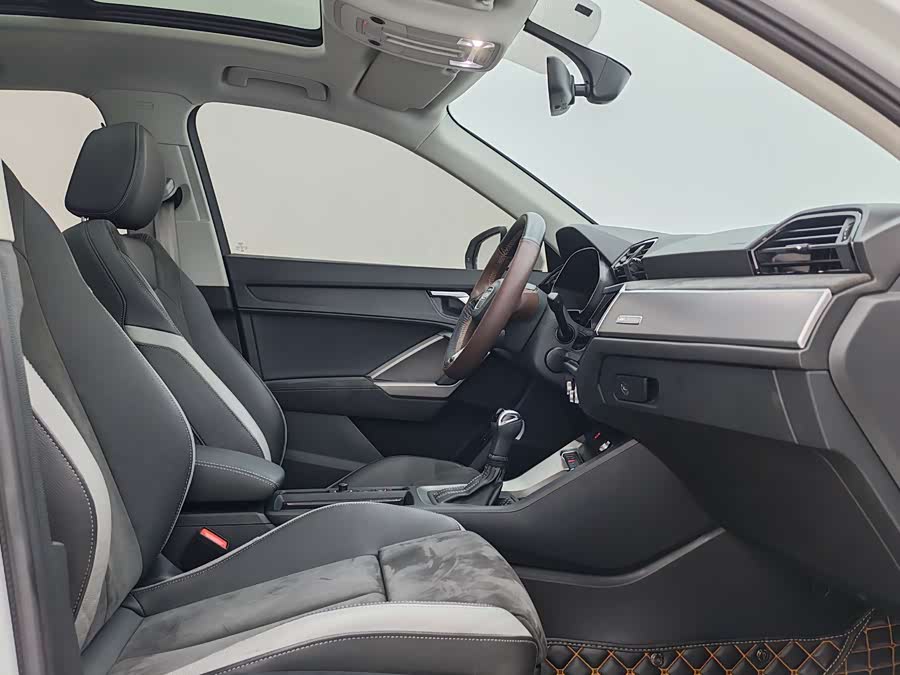 Audi Q3 2021 car image #10