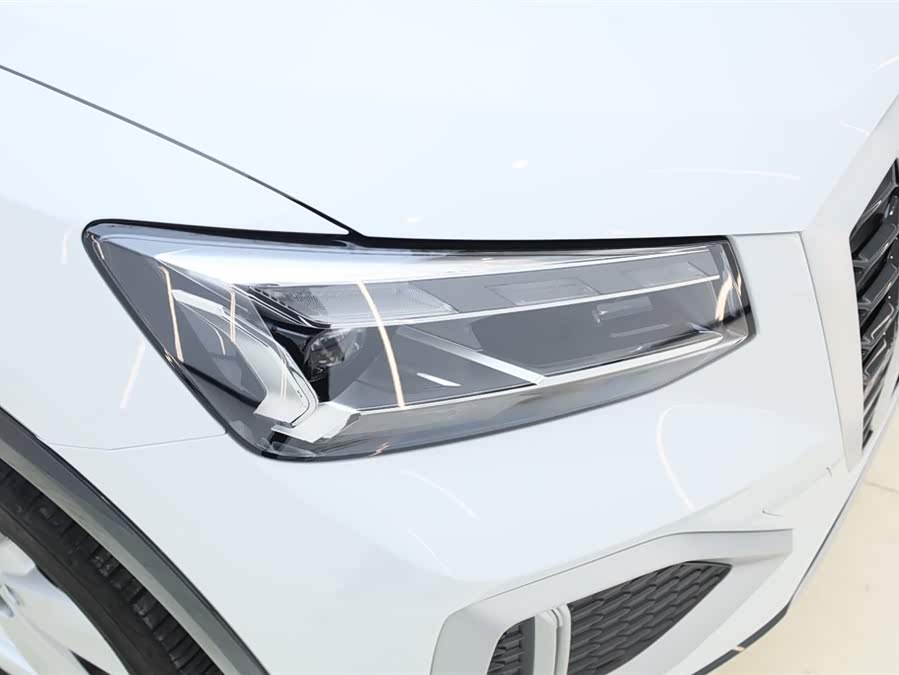 Audi Q2L 2023 car image #10