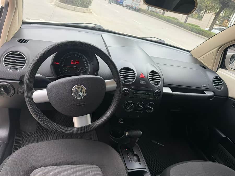 Volkswagen Beetle 2011 изображение автомобиля #10