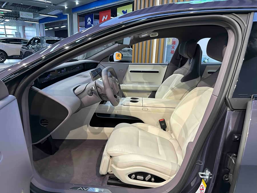 Avatr 06 2025 car image #10