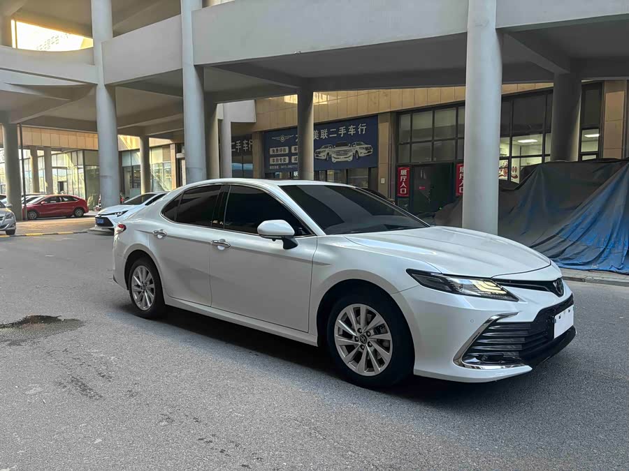 Toyota Camry 2023 car image #10