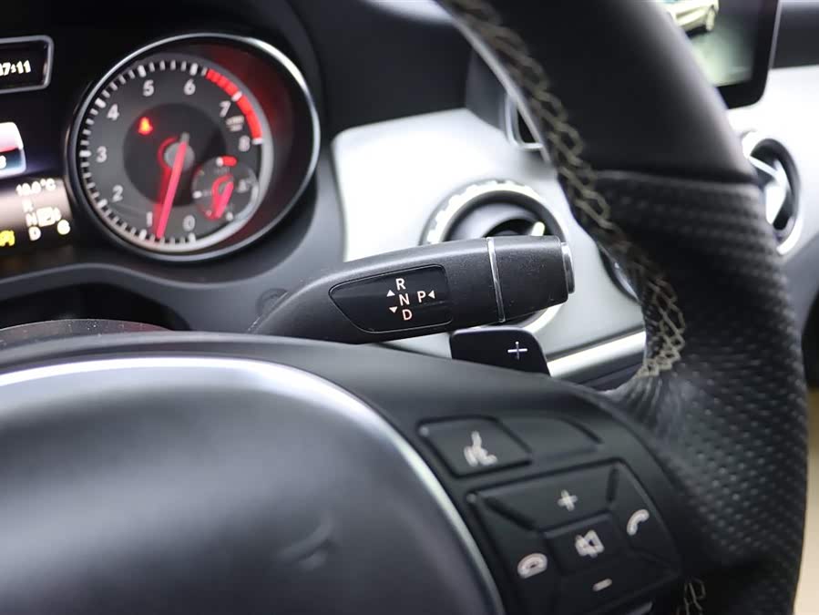 Mercedes-Benz GLA Class 2016 car image #10