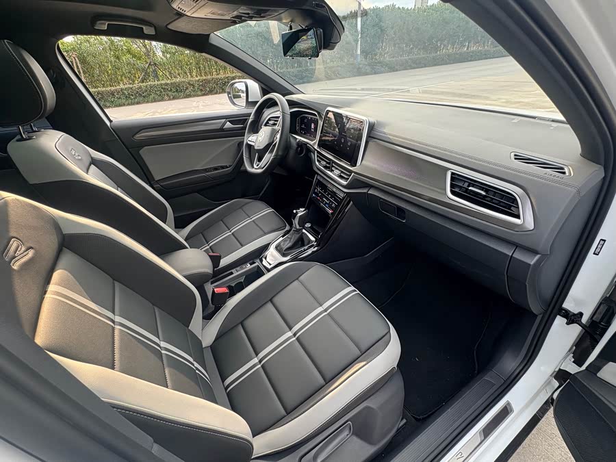 Volkswagen T-Roc 2024 #10 Volkswagen T-Roc 2024 car image #10